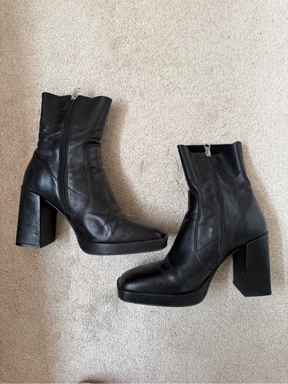 L’intervalle Black Leather Square-Toe Block Heel Ankle Boots
